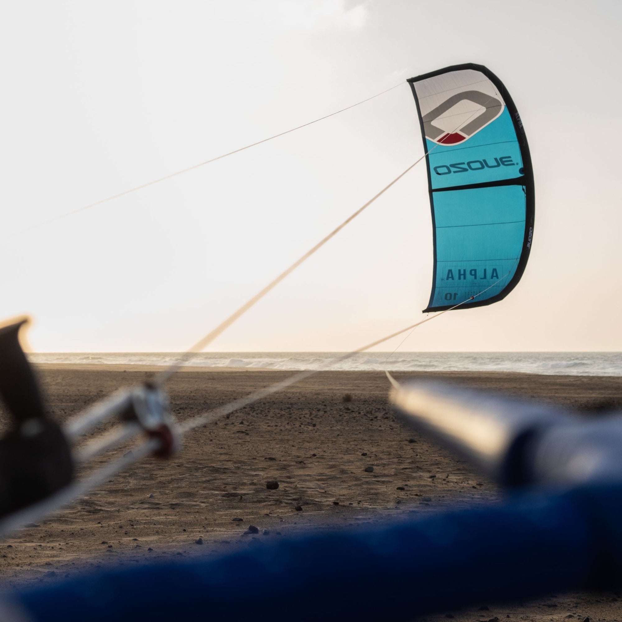 Blue Ozone Aplha V2 kitesurfing single strut kite flying