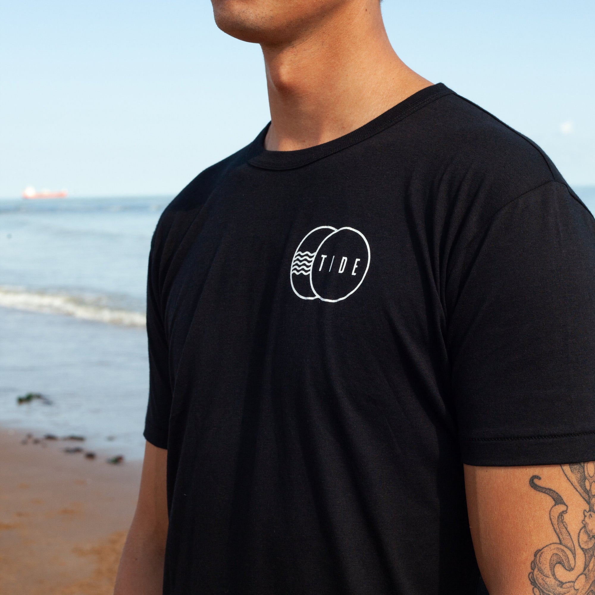 TIDE T-shirt (Black)